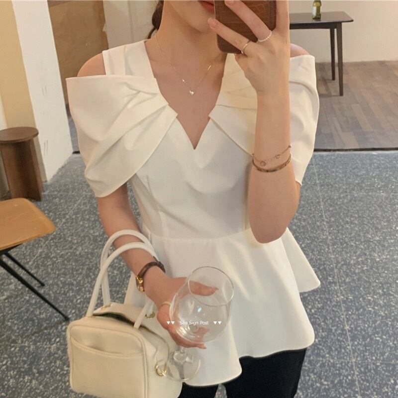 tops Off-shoulder elegantトップス ブラウス オフショルダー オープンショルダー アシンメトリー Vネック 半袖 フェミニン 個性派 レトロ おしゃれ シンプル 無地 ホワイト 上品 シック 華やか 大人女子 可愛い キュート きれいめ カジュアル お出かけ デイリー デート