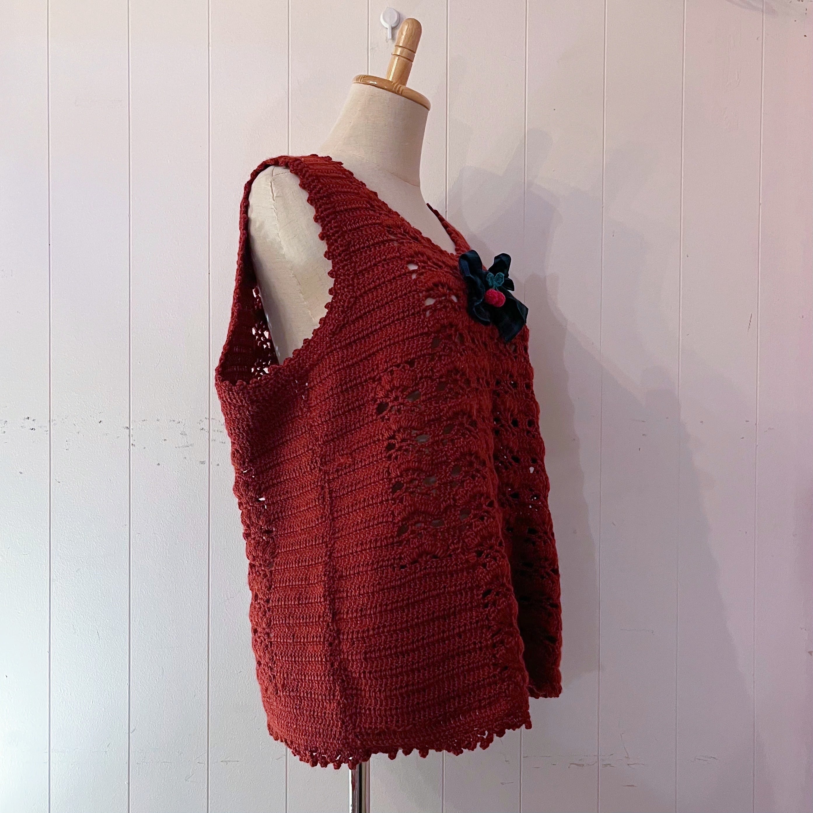 cherry brooch bordeaux crochet vest