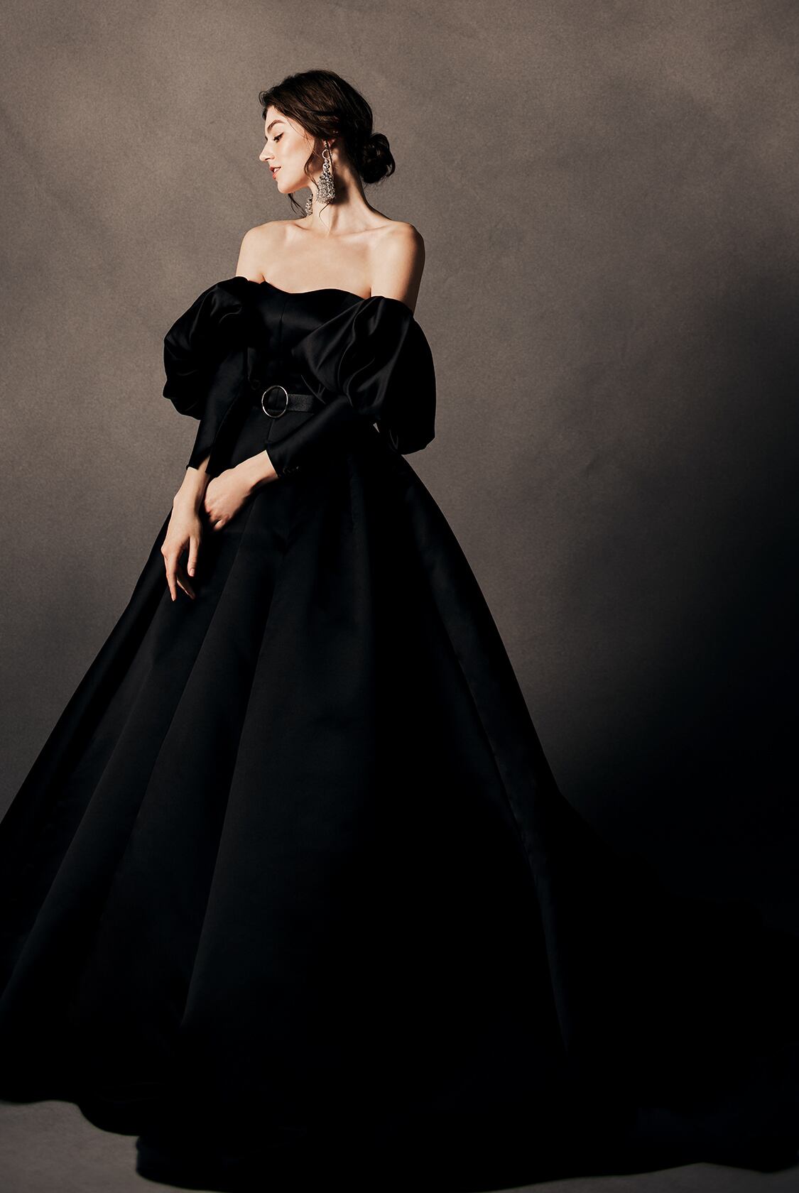 エレガント 廻ろ キャミソール 黒 胸元フリル リボン ファスナー  