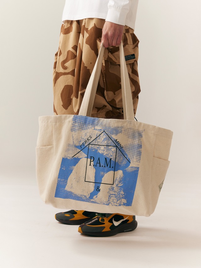 P.A.M. / PERKS AND MINI | SHOPPER TOTE BAG (ECRU SKY)