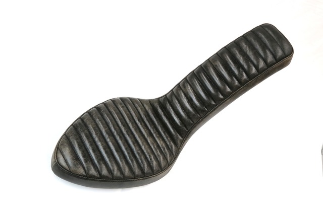 【抽選販売】クラックレザー : スタンダード・コブラシート［タック&ロール］Leahter/本革　(CSC01)