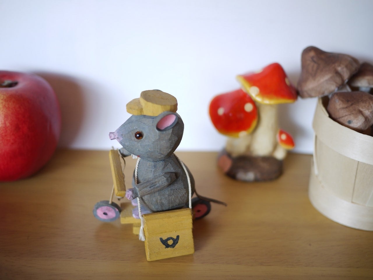 ねずみのお仕事 郵便屋さん 木彫り ドイツ | こりすのパン屋Base店