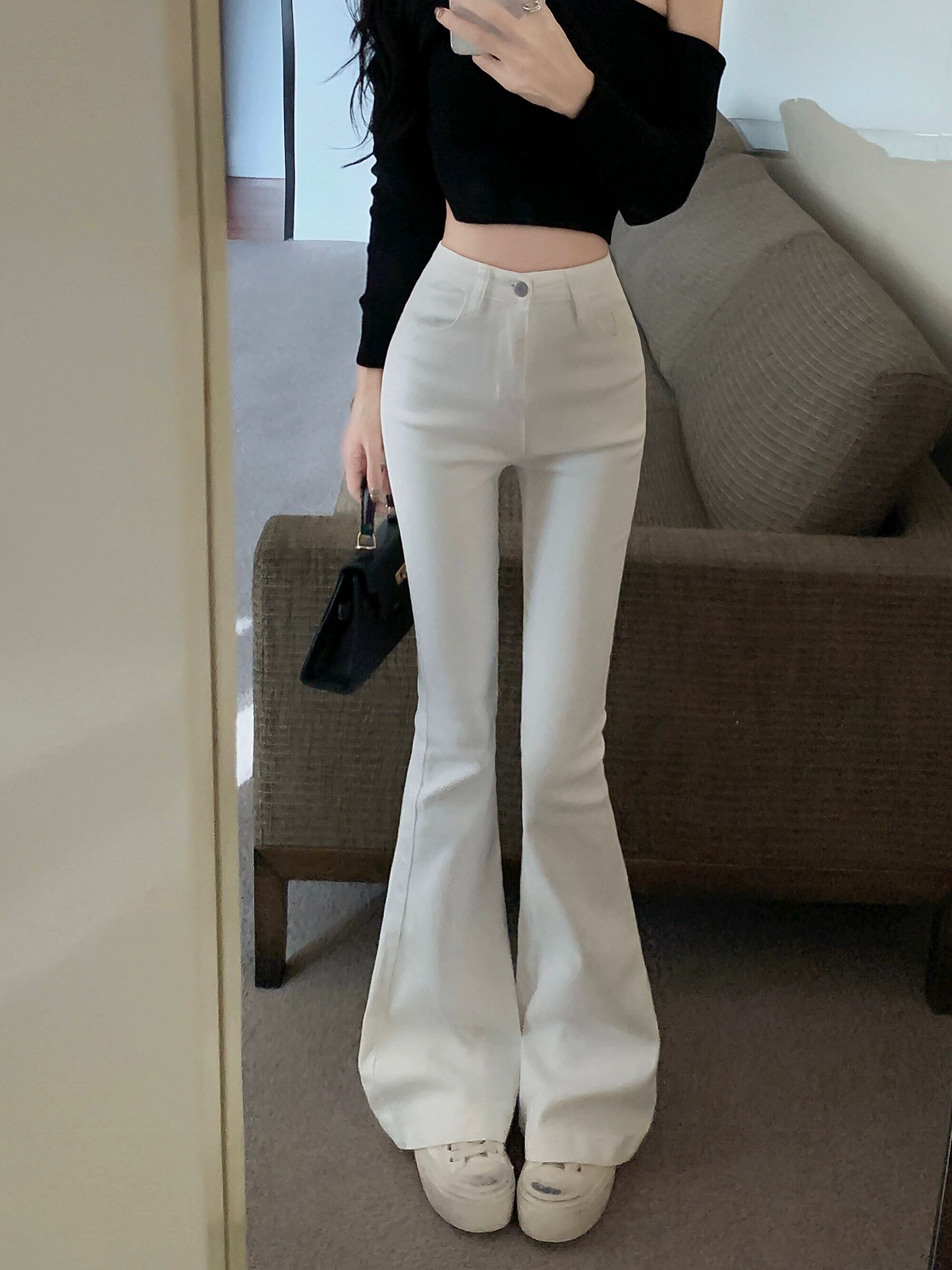 白いパンツ、ハイウエスト、タイトフィット、スリムフレアパンツ