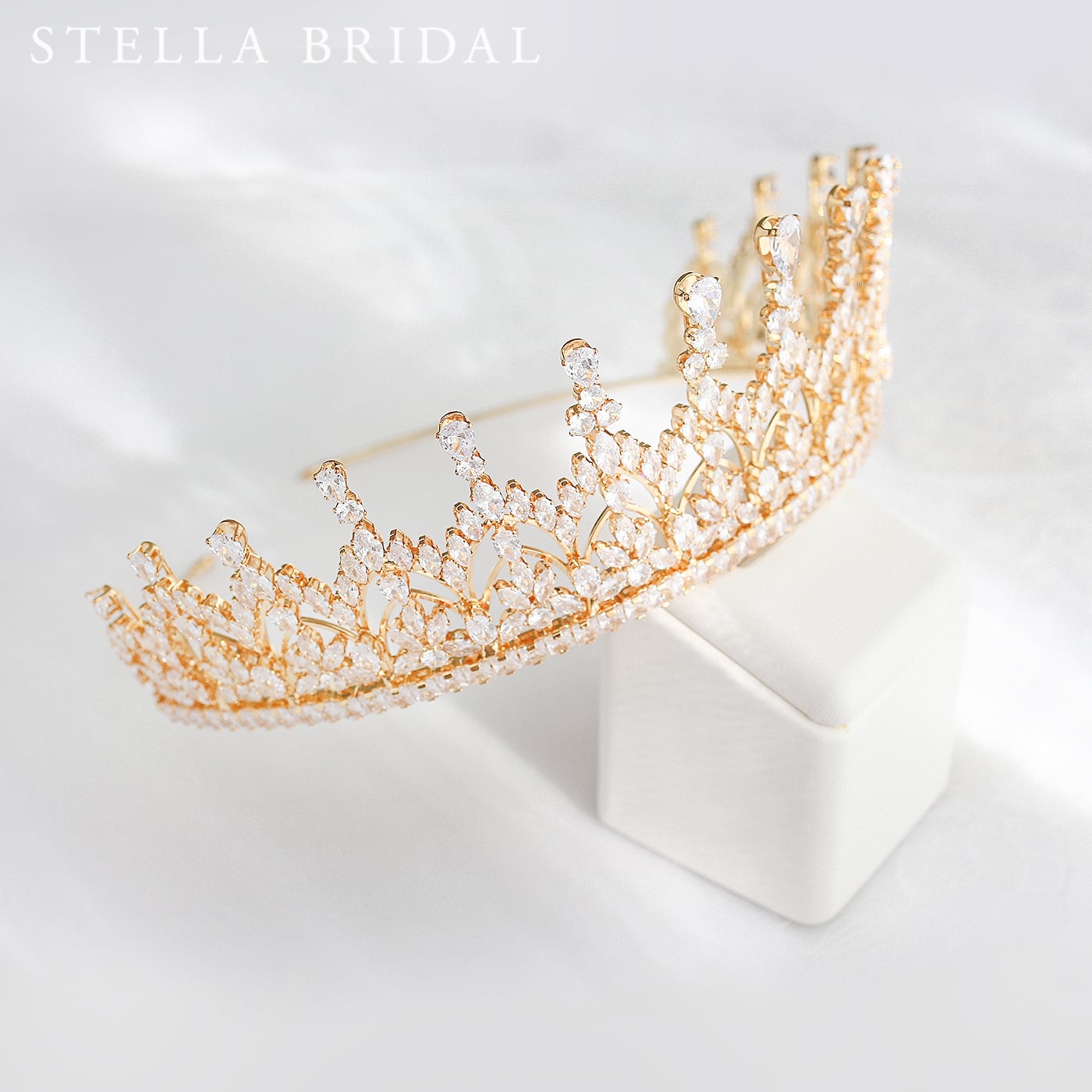 キュービックジルコニア ウェディングティアラ Hayley - ヘイリー II | STELLA BRIDAL - オシャレ花嫁さま御用達ブライダルアクセサリーショップ <ステラブライダル> キュービックジルコニア ウェディングティアラ Hayley - ヘイリー II | STELLA BRIDAL - オシャレ花嫁さま御用達ブライダルアクセサリーショップ <ステラブライダル>