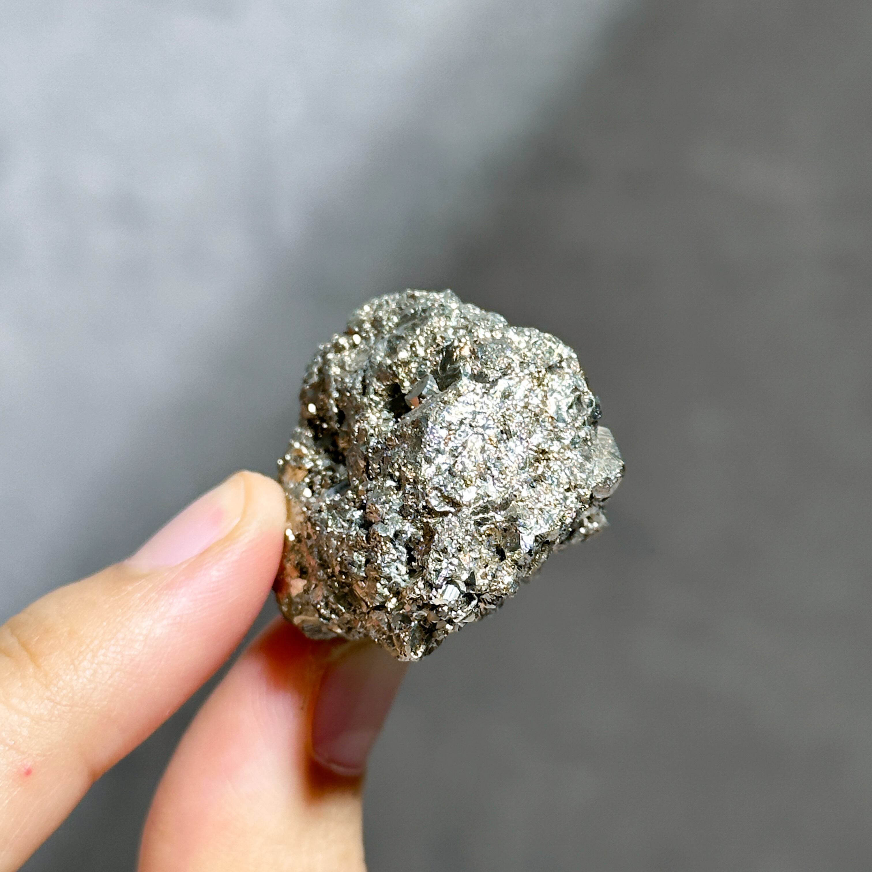 パイライトで重さは190グラムです大型です。 パイライトで重さは190グラムです大型です。 パイライトで重さは190