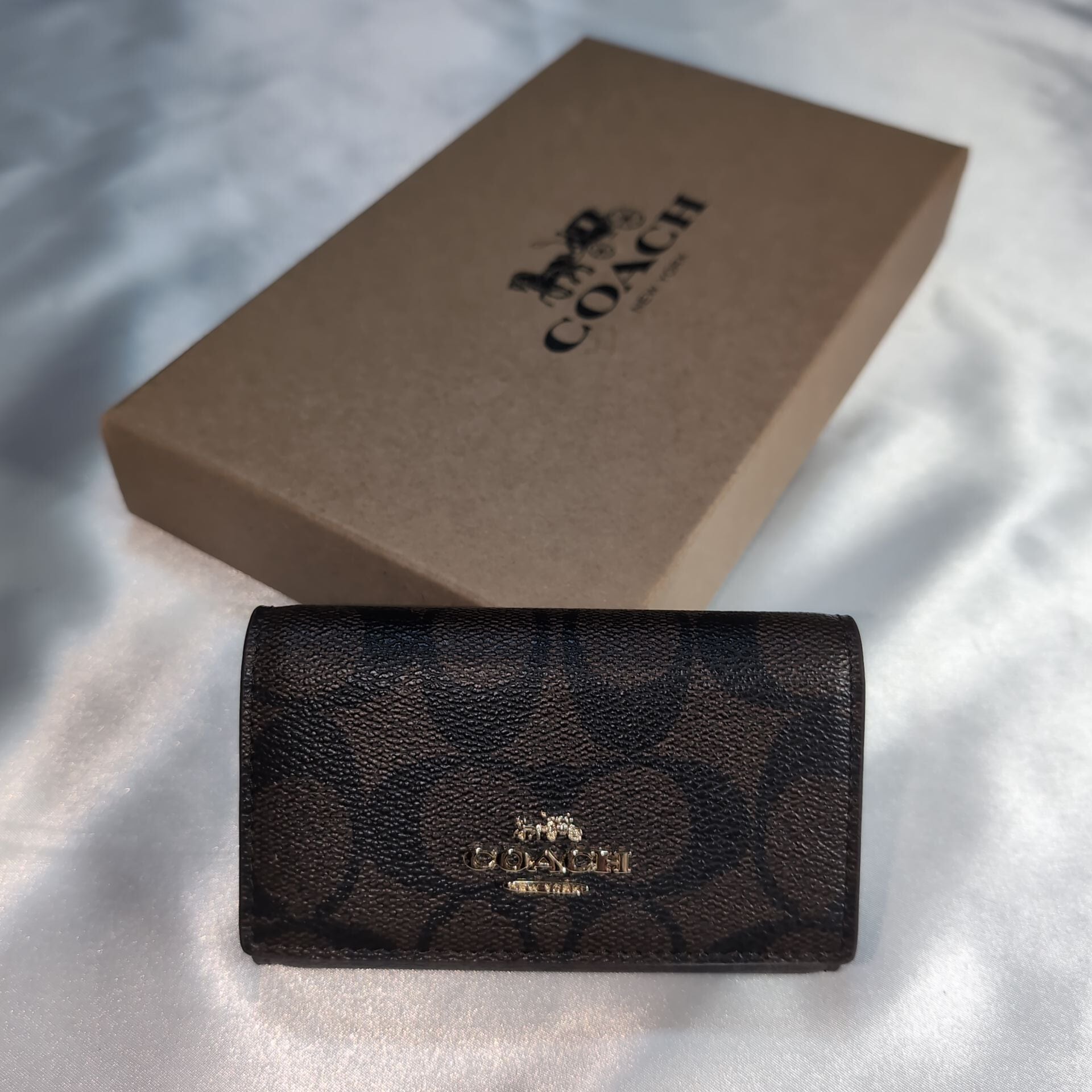 ブラウン 5連 キーケース COACH 新品 スマートキー 5連 シグネチャー コーティングキャンバス COACH】コーチ 小物