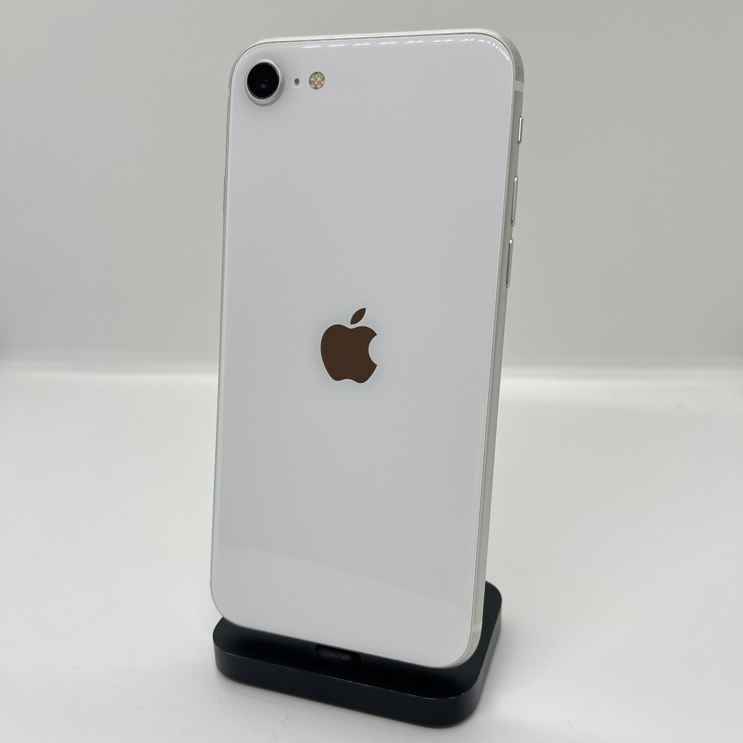 バッテリー最大容量100％】iPhoneSE2 64GB ホワイト【SIMロック解除