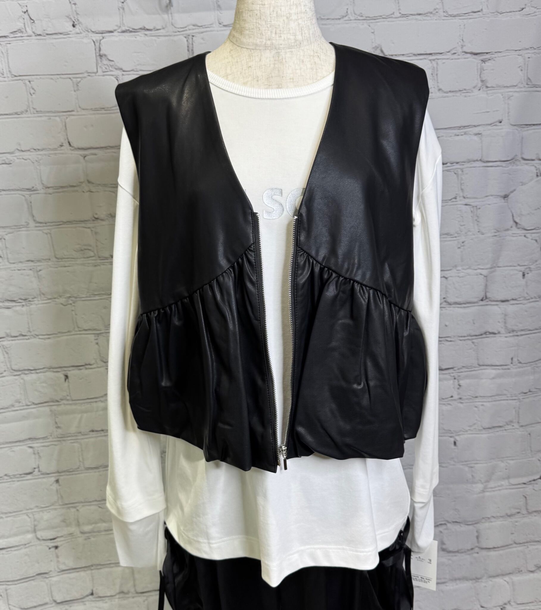 CYAN TOKYO シアントーキョー ヴィーガンレザーバルーンギャザーベスト