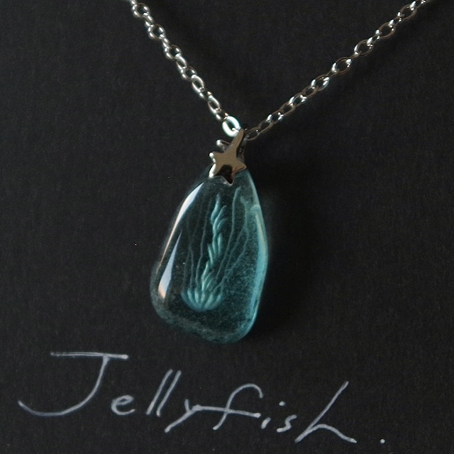 Jellyfish │ シーグラスインタリオのペンダント