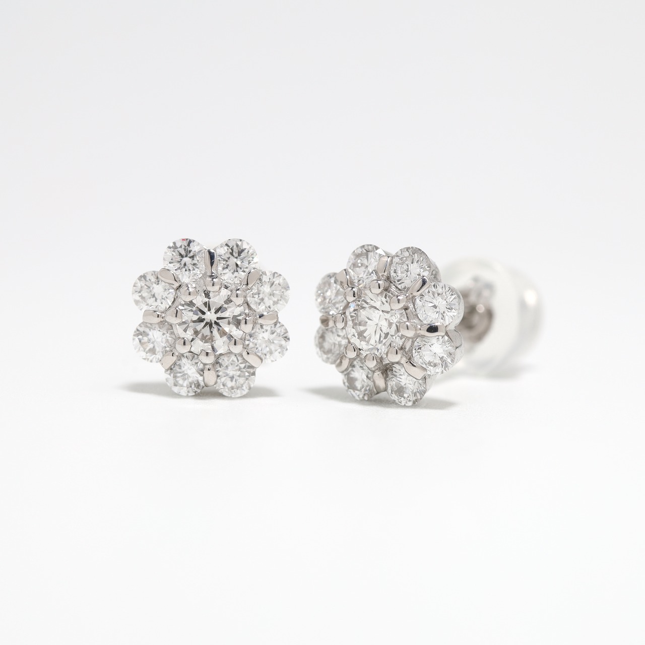 フラワーモチーフ ダイヤモンド ピアス pt900 / 0.500ct / 0.500ct