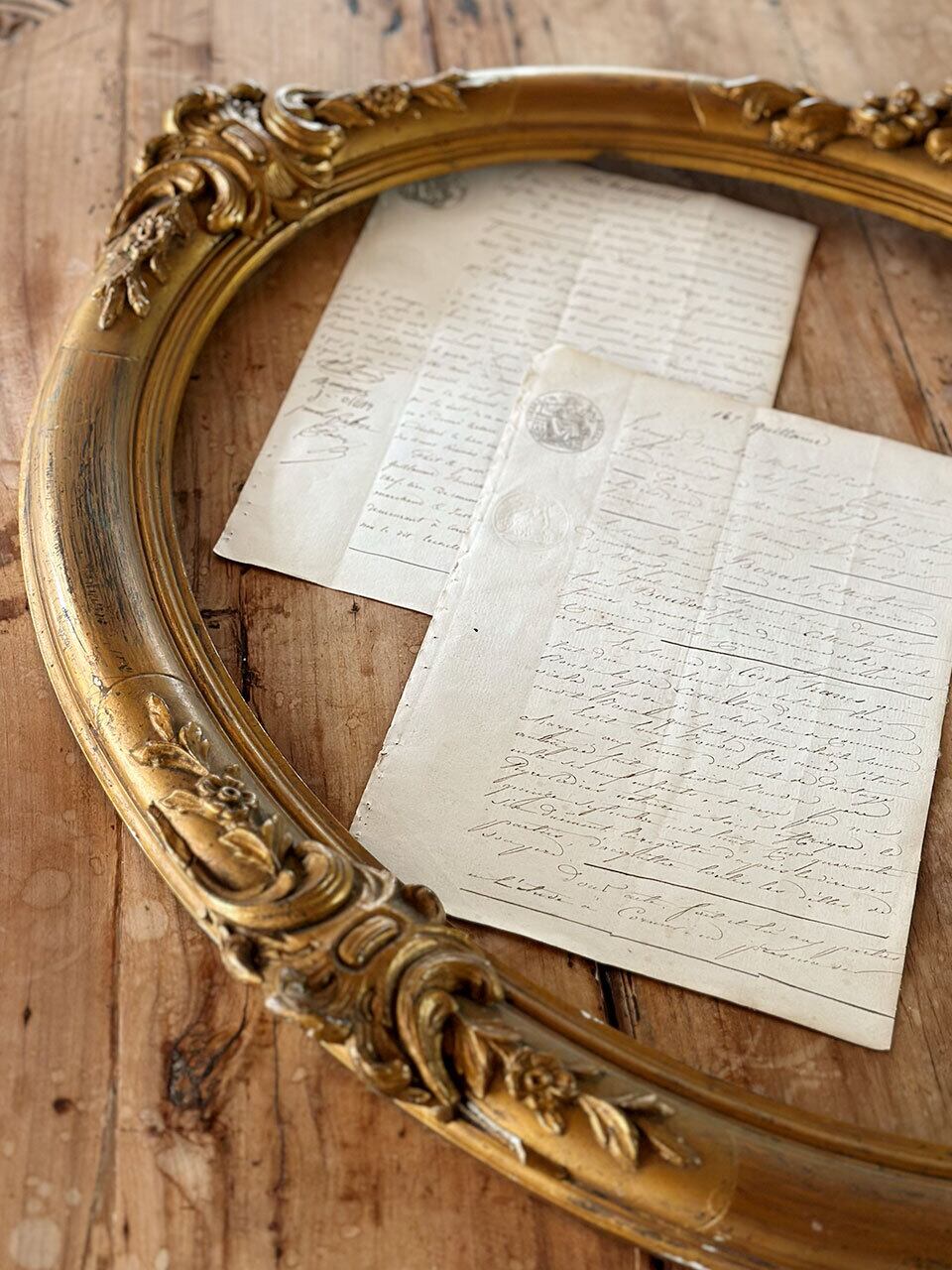 18世紀 石膏装飾のオーバルフレーム | Brocante de La Cocotte