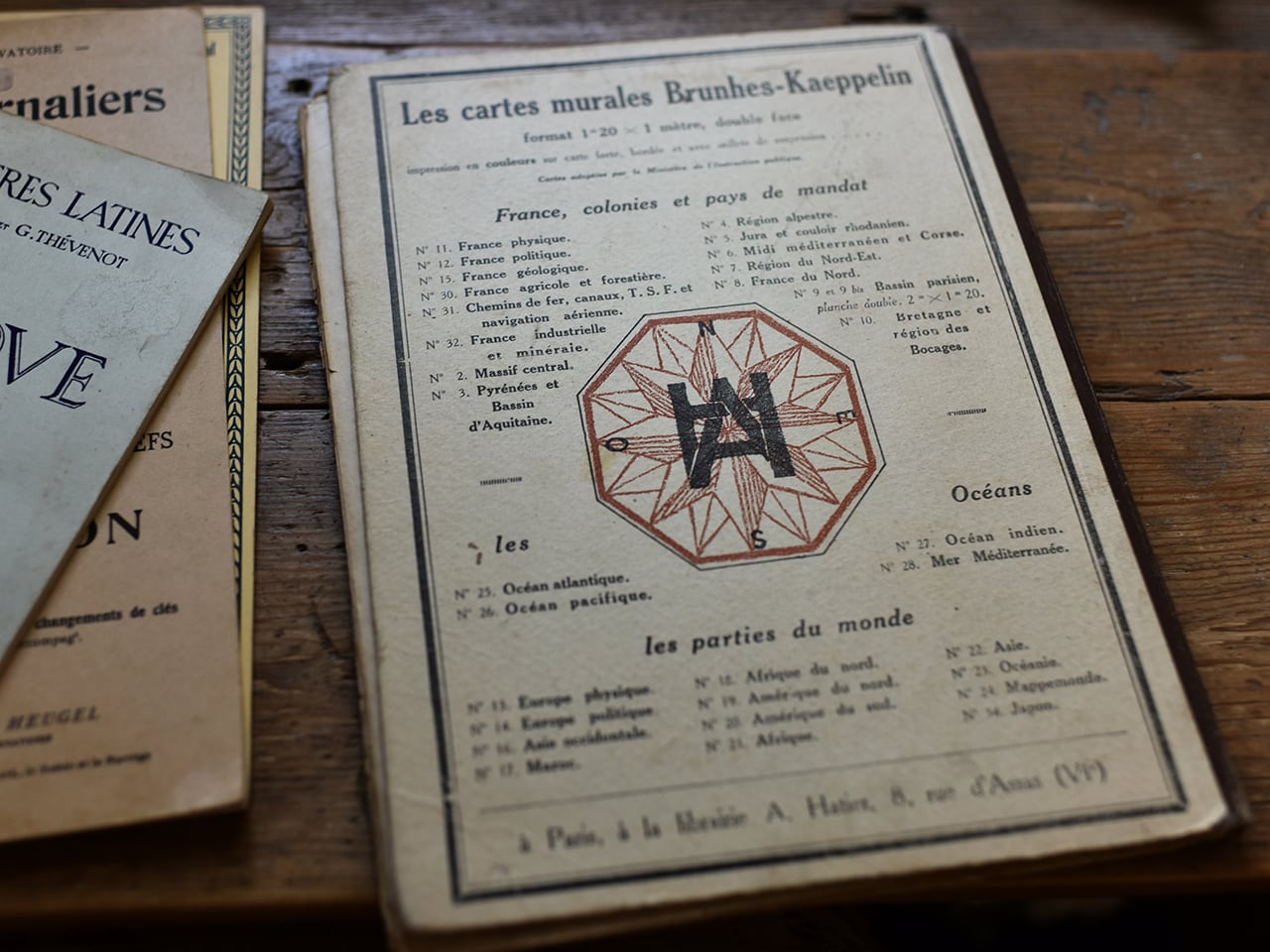 表紙のデッサンが美しい地理の本(B) *フランスアンティーク