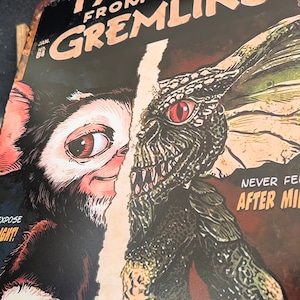 送料無料!ちょうどいいブリキ看板【 Gremlins ( グレムリン ) )】ギズモ&ストライプ / METAL SIGN / メタルサイン / ブリキ看板 / サインボード / ビンテージ加工 〚アメリカン雑貨 アメトイ〛