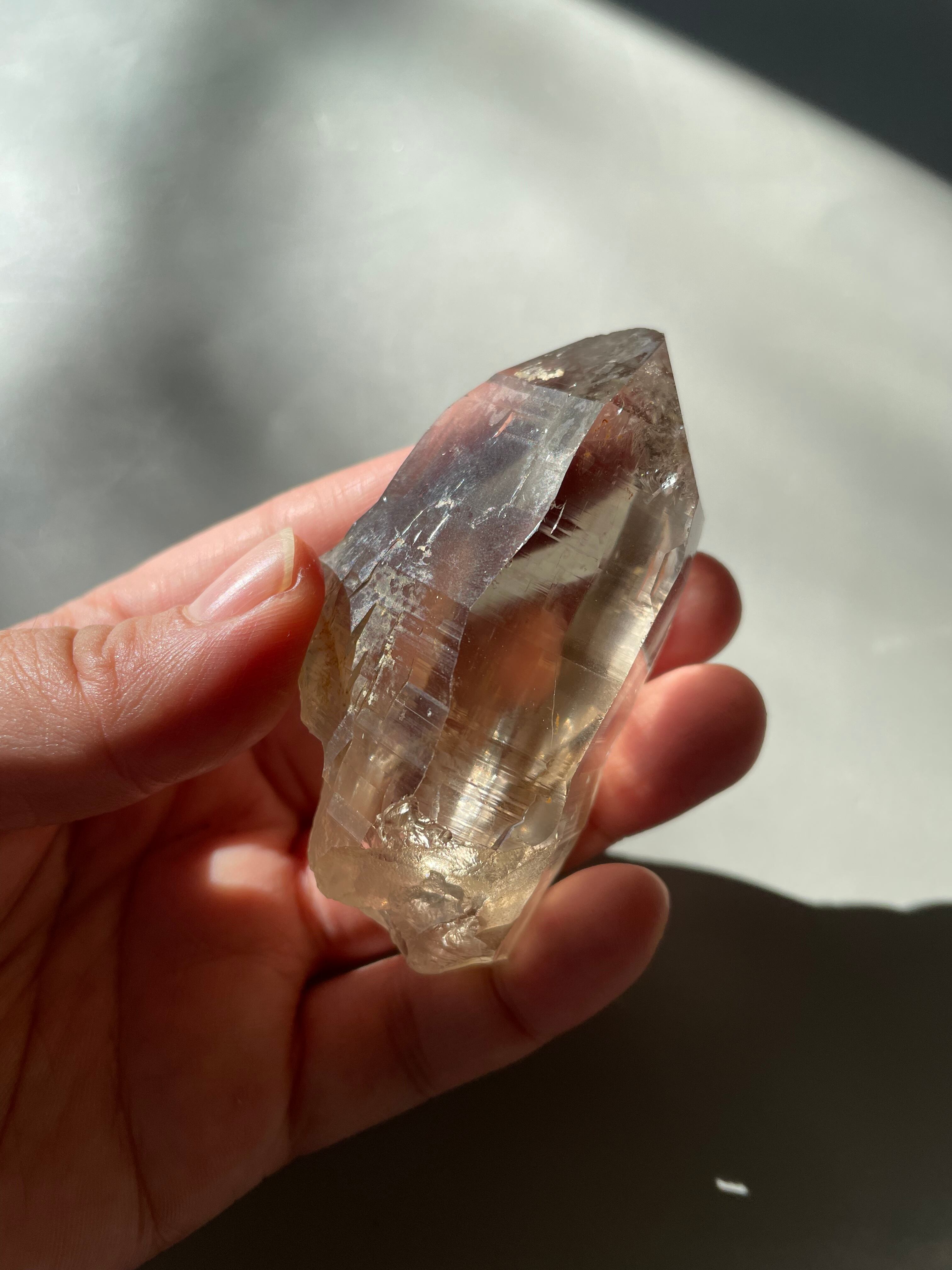 パキスタン　ギルギット　スカルドゥ産　ライトスモーキークォーツ　ブラックトルマリン