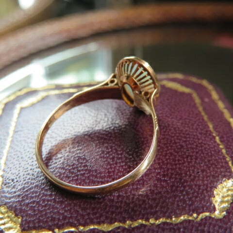 ヴィンテージ K18 光彩オパール覆輪留めリング