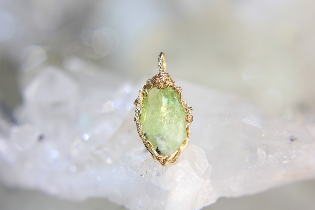 バナジウムダイオプサイト原石✨ワイヤーアートペンダント