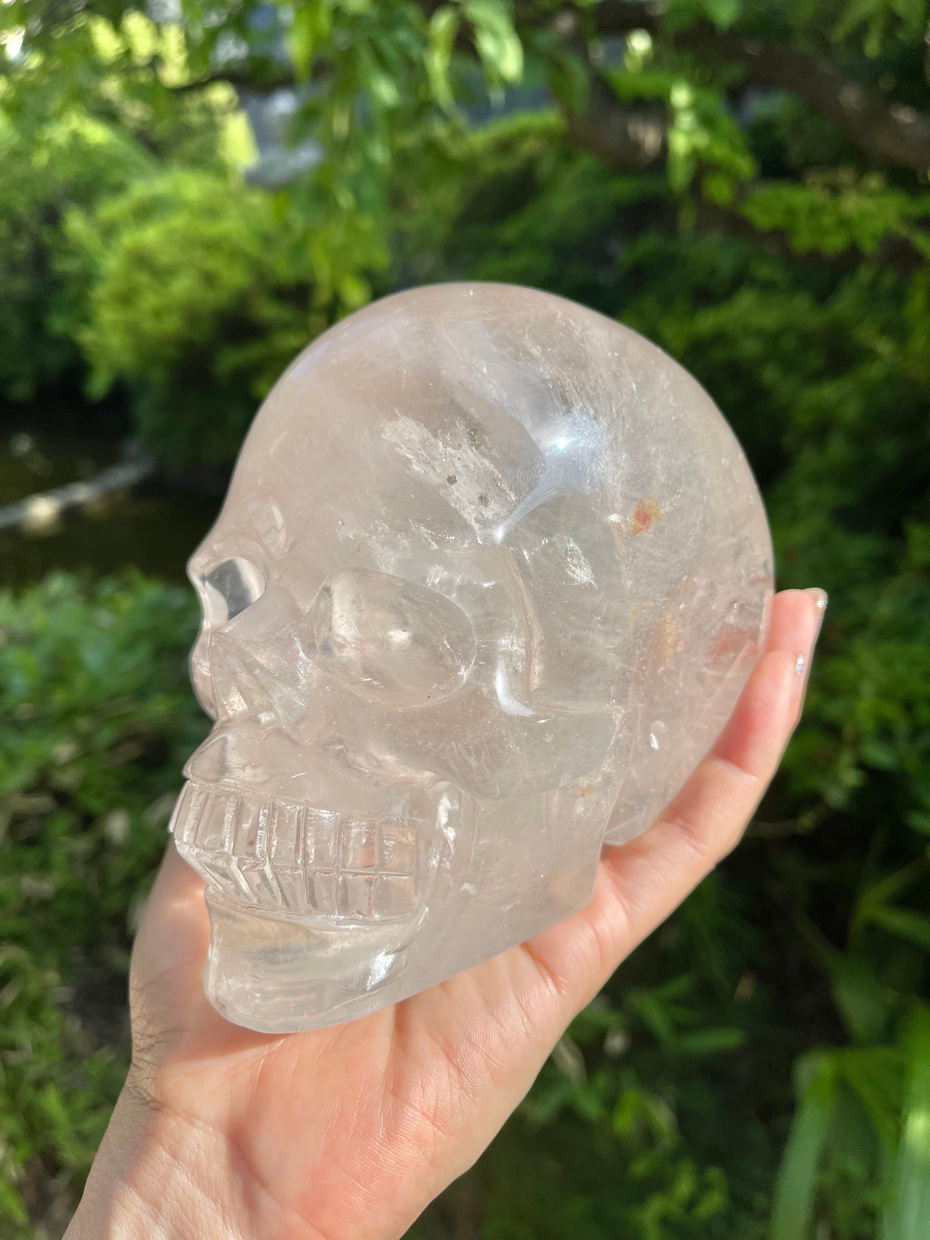 Crystal skull with rainbow,pyrite and limonaite(パイライト＆リモナイト、レインボー　イン　クオーツ）15cm