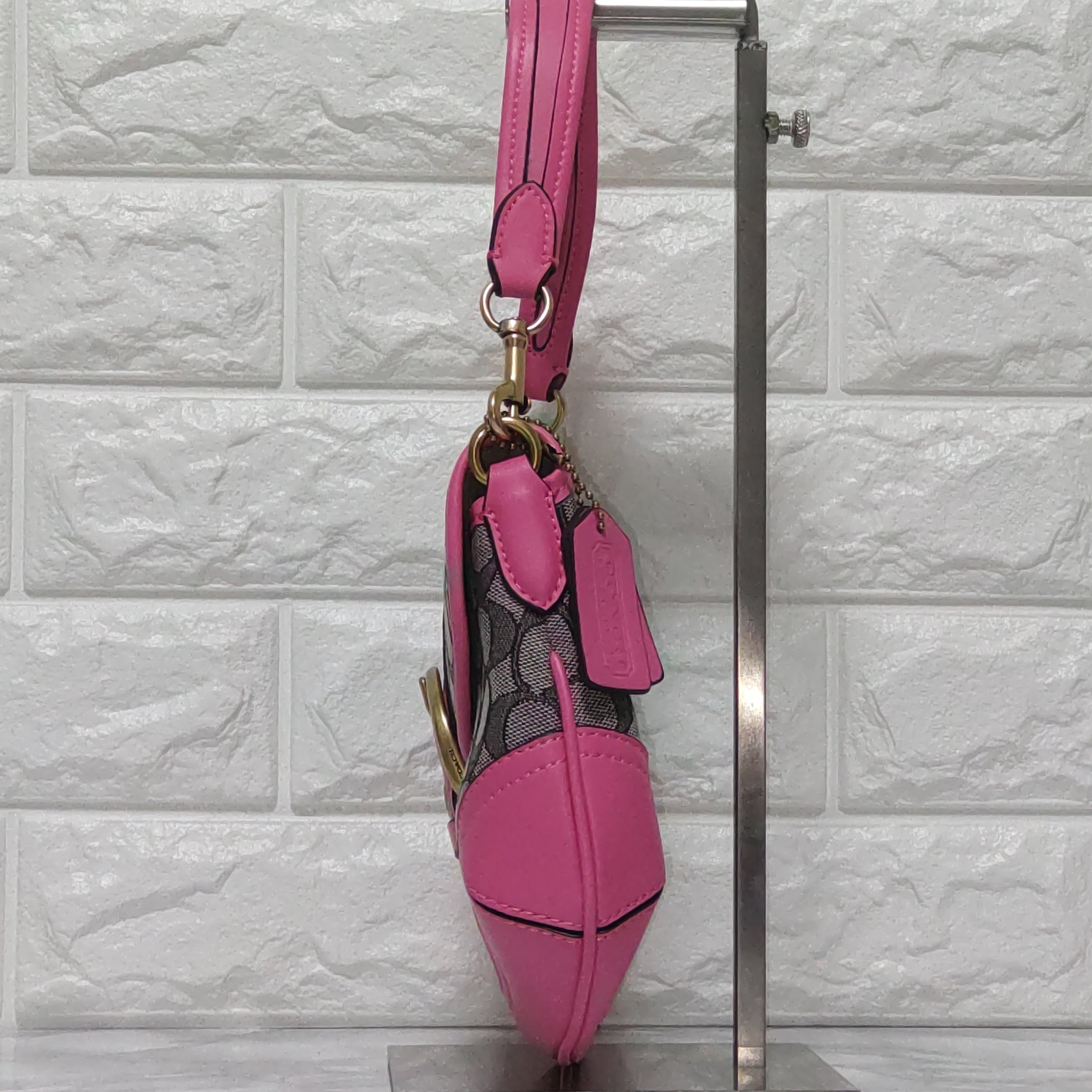 新品・未使用】COACH コーチ ショルダーバッグ ピンク 可笑しく