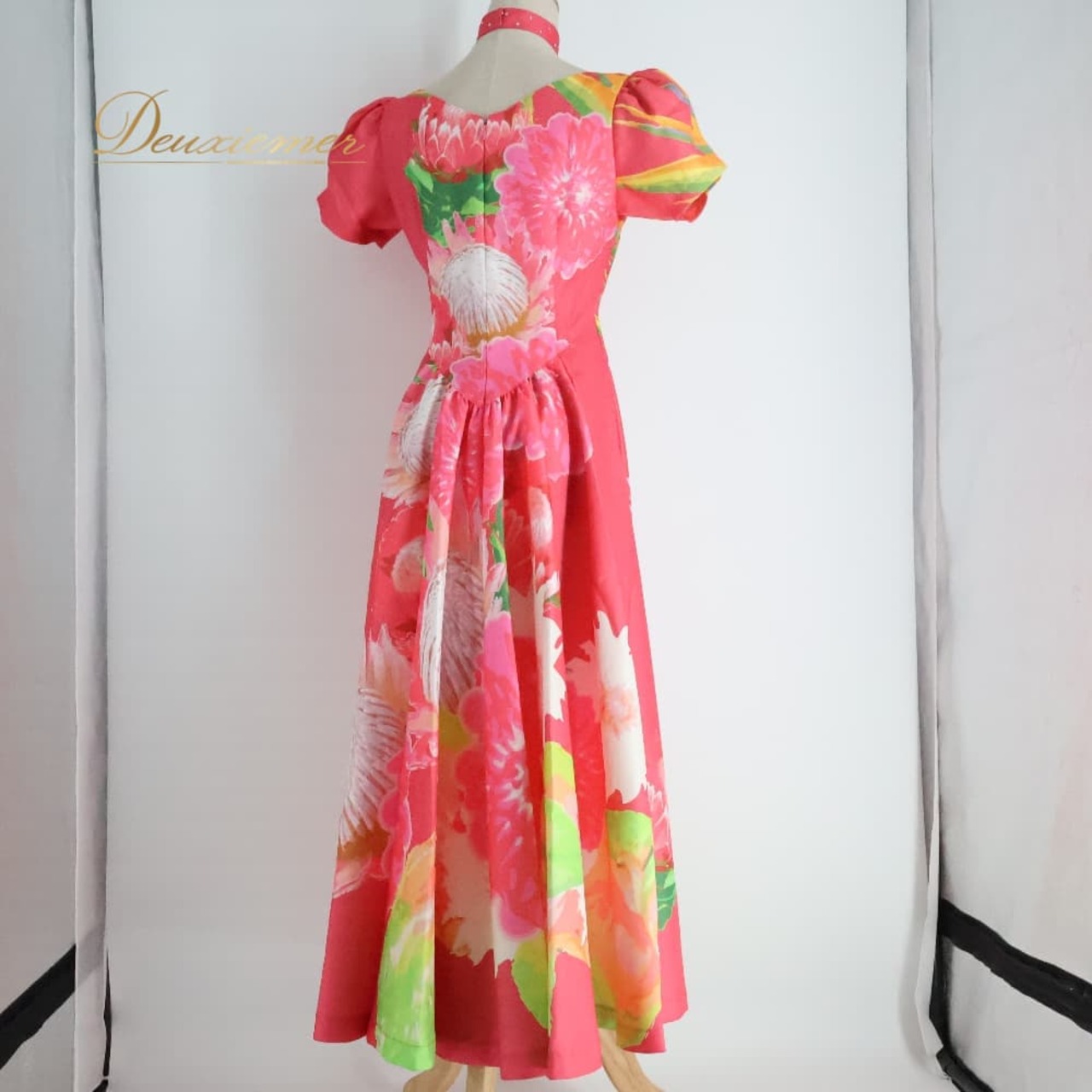 フラダンス 衣装 FANCY DRESS ファンシードレス ワンピース ドレス ピンク系 アシンメトリー チョーカー ラインストーン プロテア柄 花柄 かわいい 華やか 鮮やか 明るい 緑 黄 白 ハワイアン アロハ ハワイアンプリント ダンス レッスン 練習 ワンピースドレス ハワイアンワンピース フラドレス 練習用 フラダンスレッスン レッスン衣装 練習着 ダンス衣装 キッズ 大人 フェミニン きれいめ カラフル 綺麗 プリント柄 花柄プリント チョーカー付き イベント 発表会 舞台 衣装セットアップ