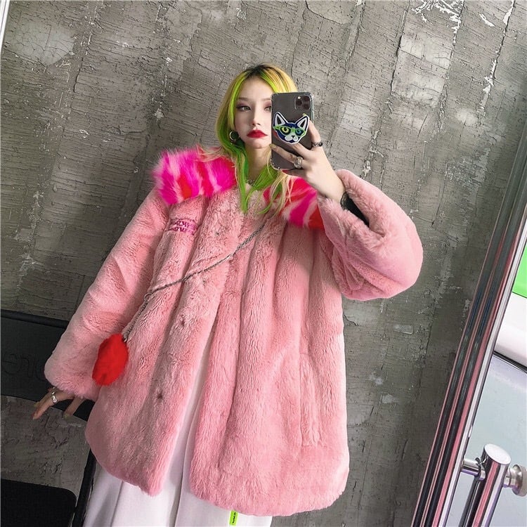 ピンクふわふわファーコート❤️冬のお出かけ女子会デートに最適！ 愛されシルエットのふわふわファーコート🐻✨ 軽くてあったかいから