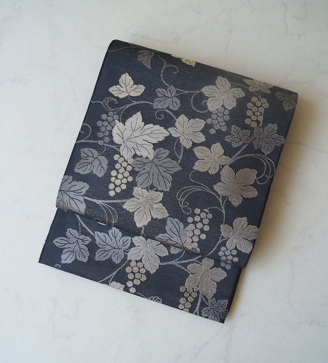 【夏ふくろ帯】黒色地　葡萄唐草文　紗ふくろ帯