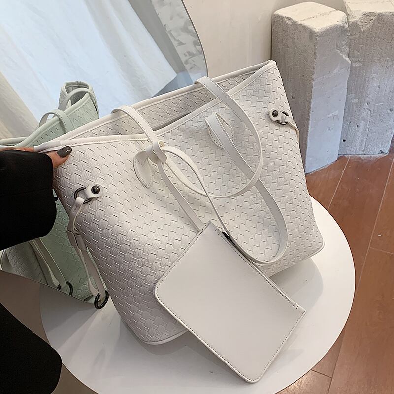 レディースオータムウィンターショルダーバッグレッド 秋物 冬物 トートバッグ 手作りハンドバック97896025897