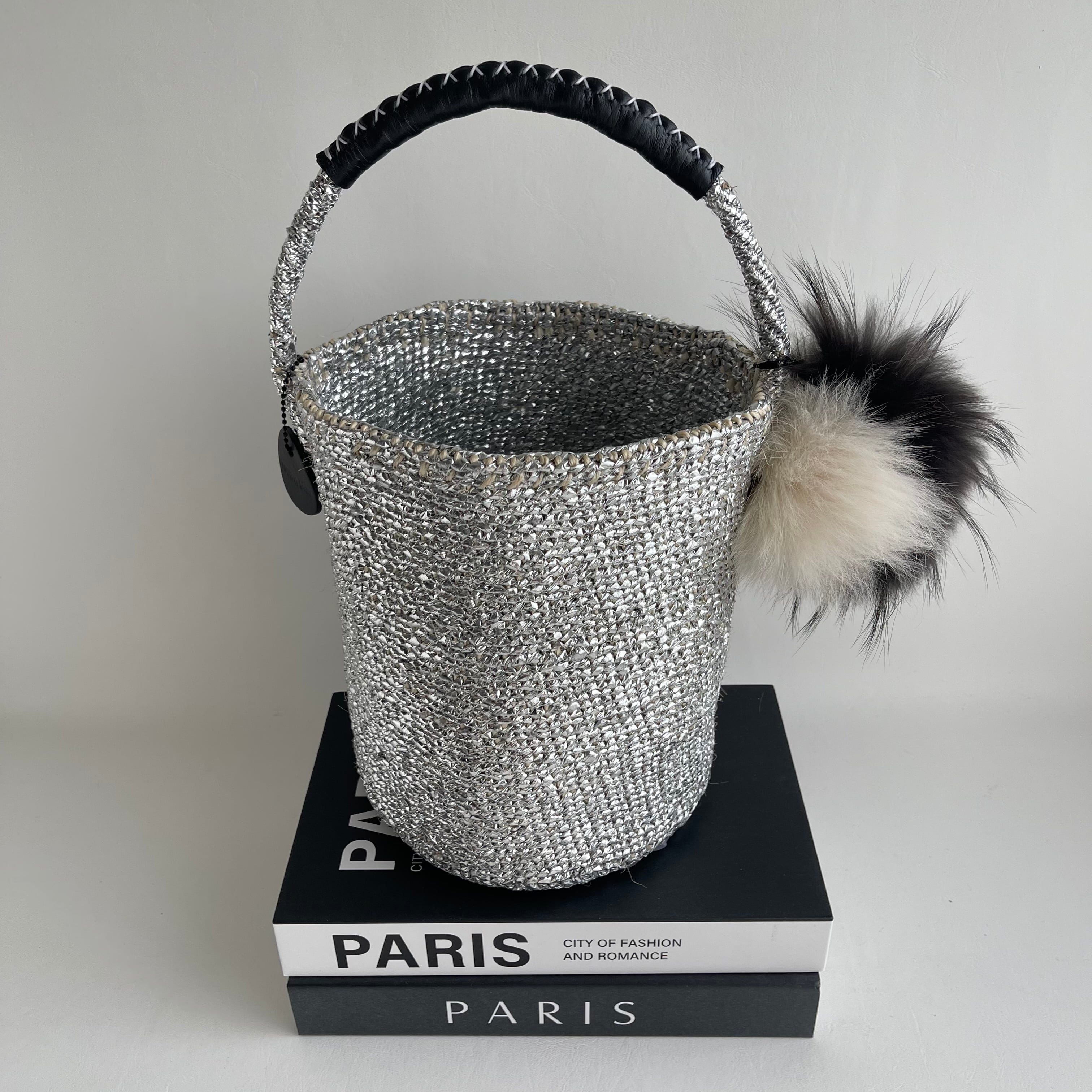 限定即納 】OVAL Shoulder Strap Kago-Bag & FUR / whitexbrown mix