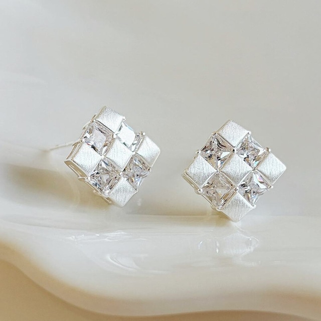 Square check pierce　B608