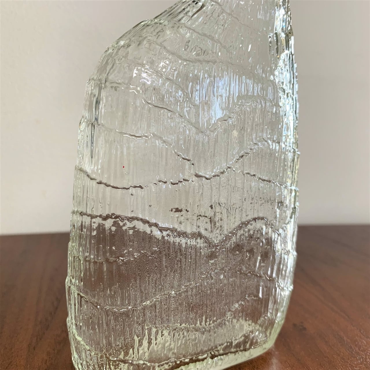 フィンランディア タピオ・ヴィルカラ デザイン お酒ガラスのボトル