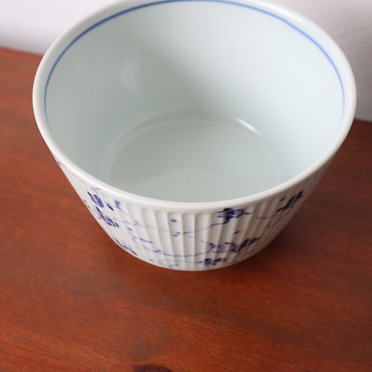 波佐見焼　イージー丼　ブルーアラベスク筋彫　Lサイズ