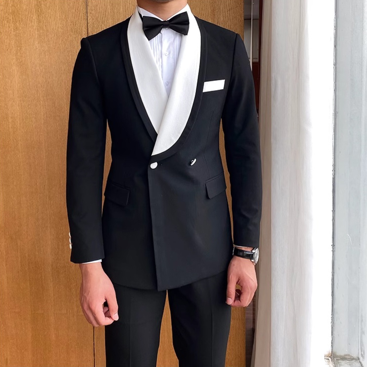 オフィスやパーティー、カジュアルな外出まで、様々なシーンで活躍する一着　SU005