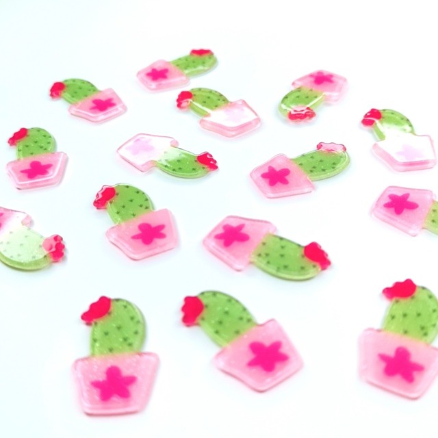 A141 2個60円 サボテン クリア ラメ入り プラ板 デコパーツ Deco Party A141 2個60円 サボテン クリア ラメ入り プラ板 デコパーツ Deco Party