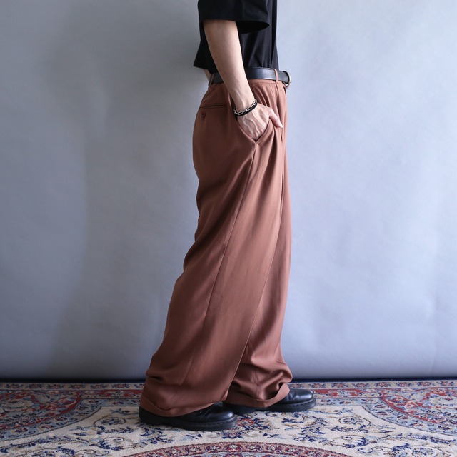 2-tuck straight silhouette pink brown wide slacks