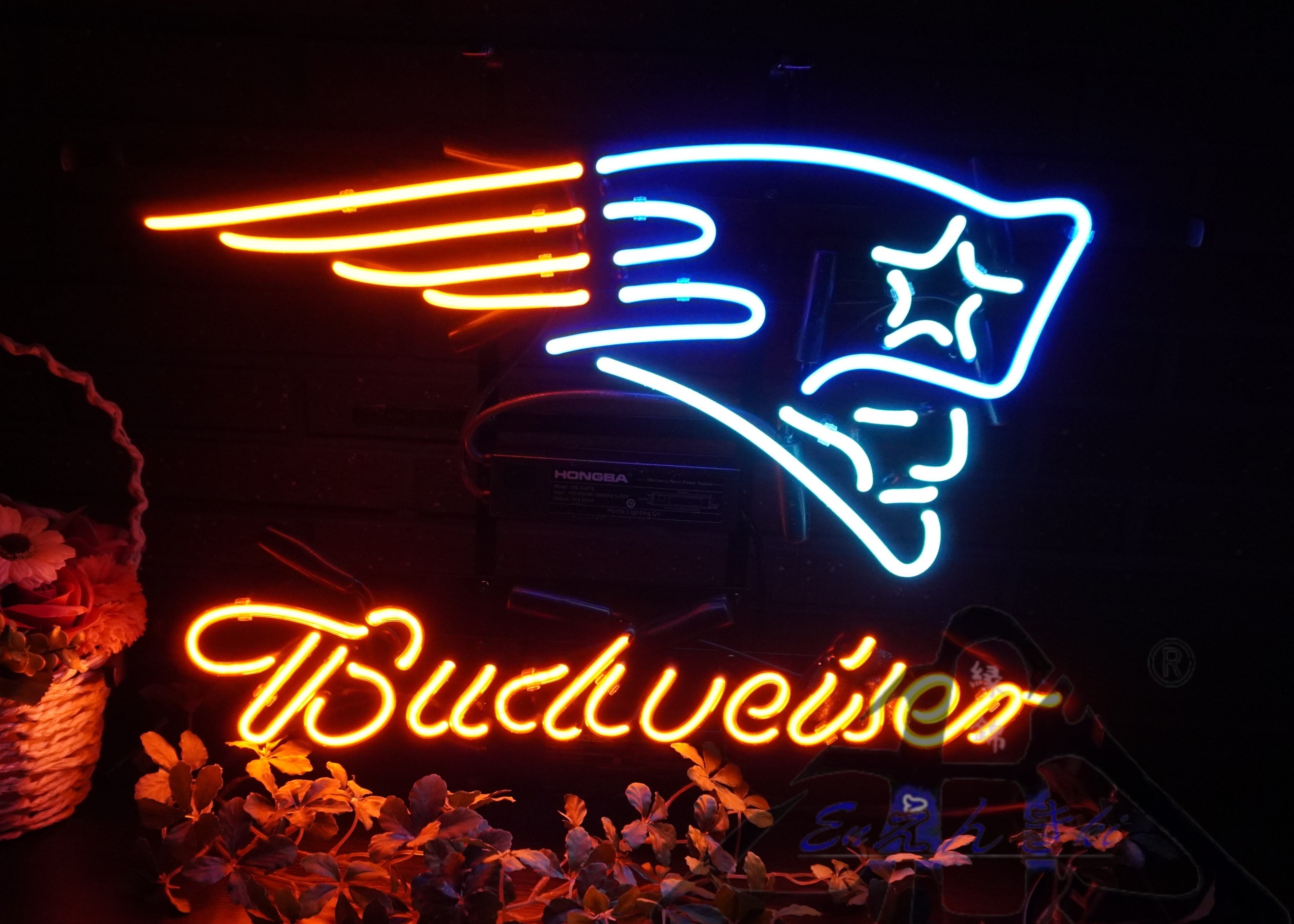 ネオンサイン Budweiser バドワイザー ロゴ入り アメフト風デザイン