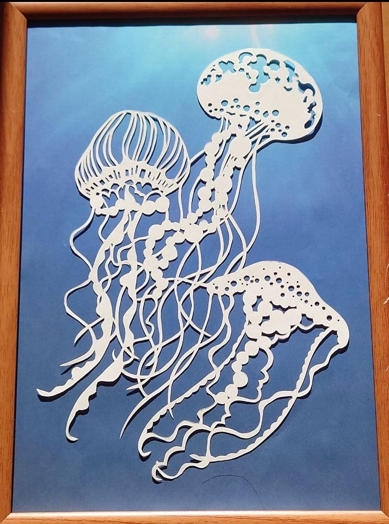 切り絵 クラゲ 背景用紙付 | Miyu工房 Cutting-paper