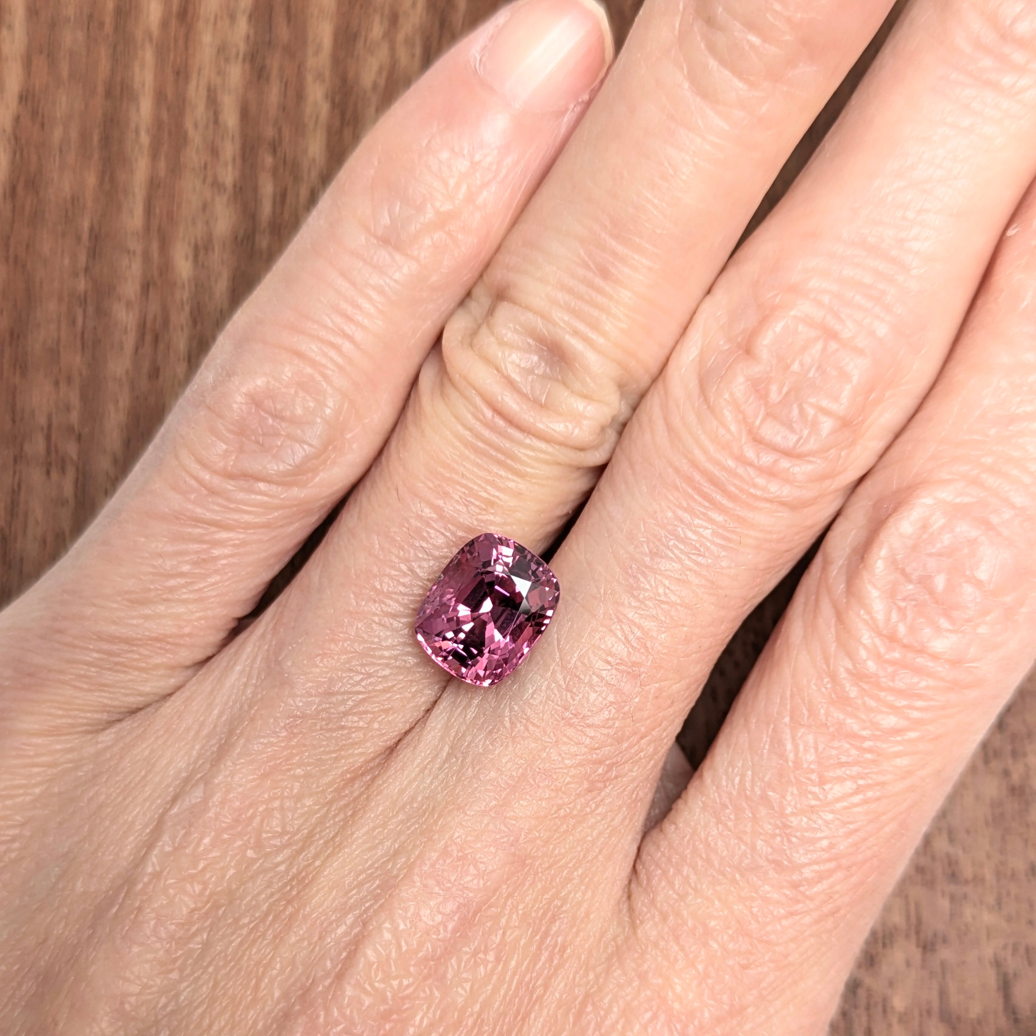 ピンクスピネル ミャンマー・モゴック産【3.99ct】 PRO207309 | Gem's ピンクスピネル ミャンマー・モゴック産【3.99ct】 PRO207309 | Gem's