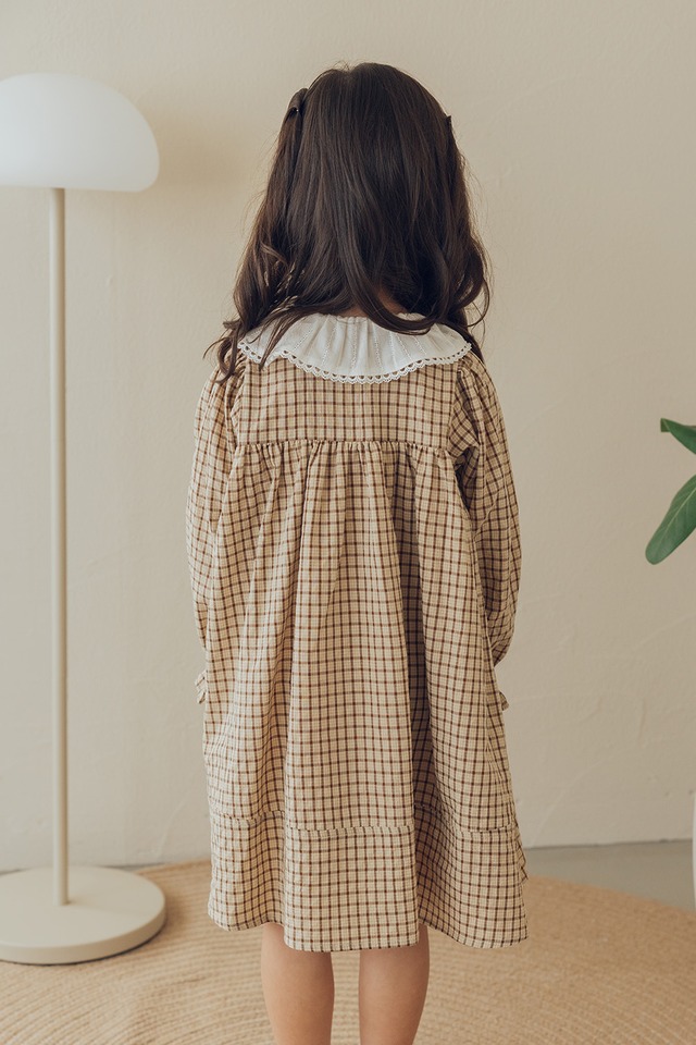 レースラッフル襟ワンピース〈Beige check〉