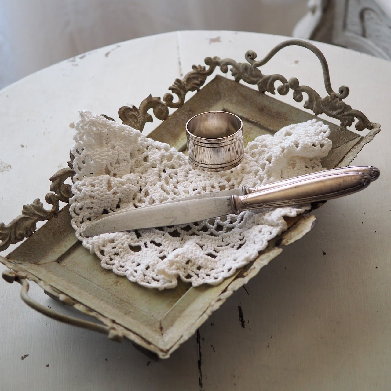 持ち手つきアイアンのトレイ