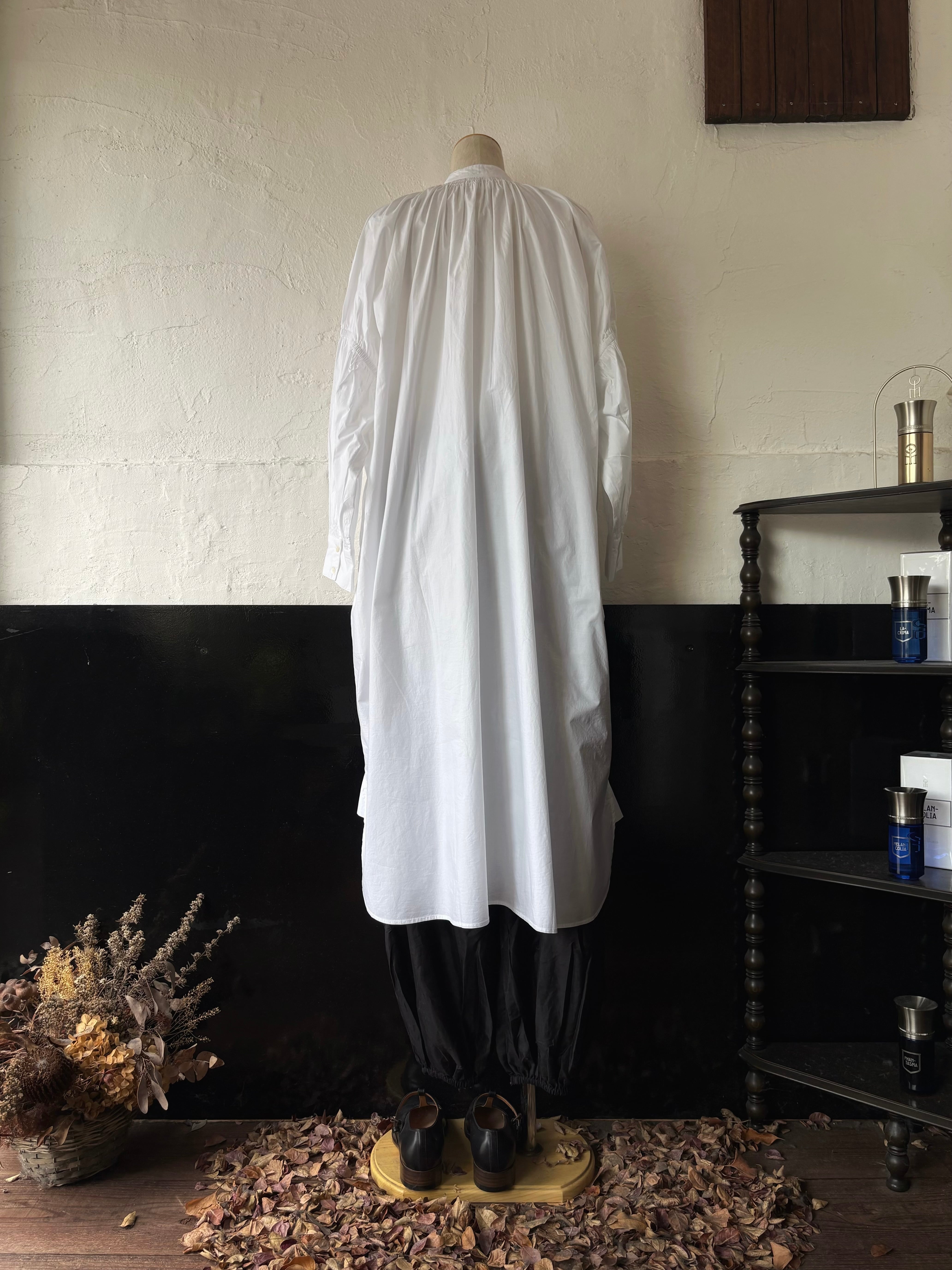 Pau thongvird Gather Big Shirt パウソングヴァード Pau thongvird HARIKA gather big shirt off white | TALE COCOON
