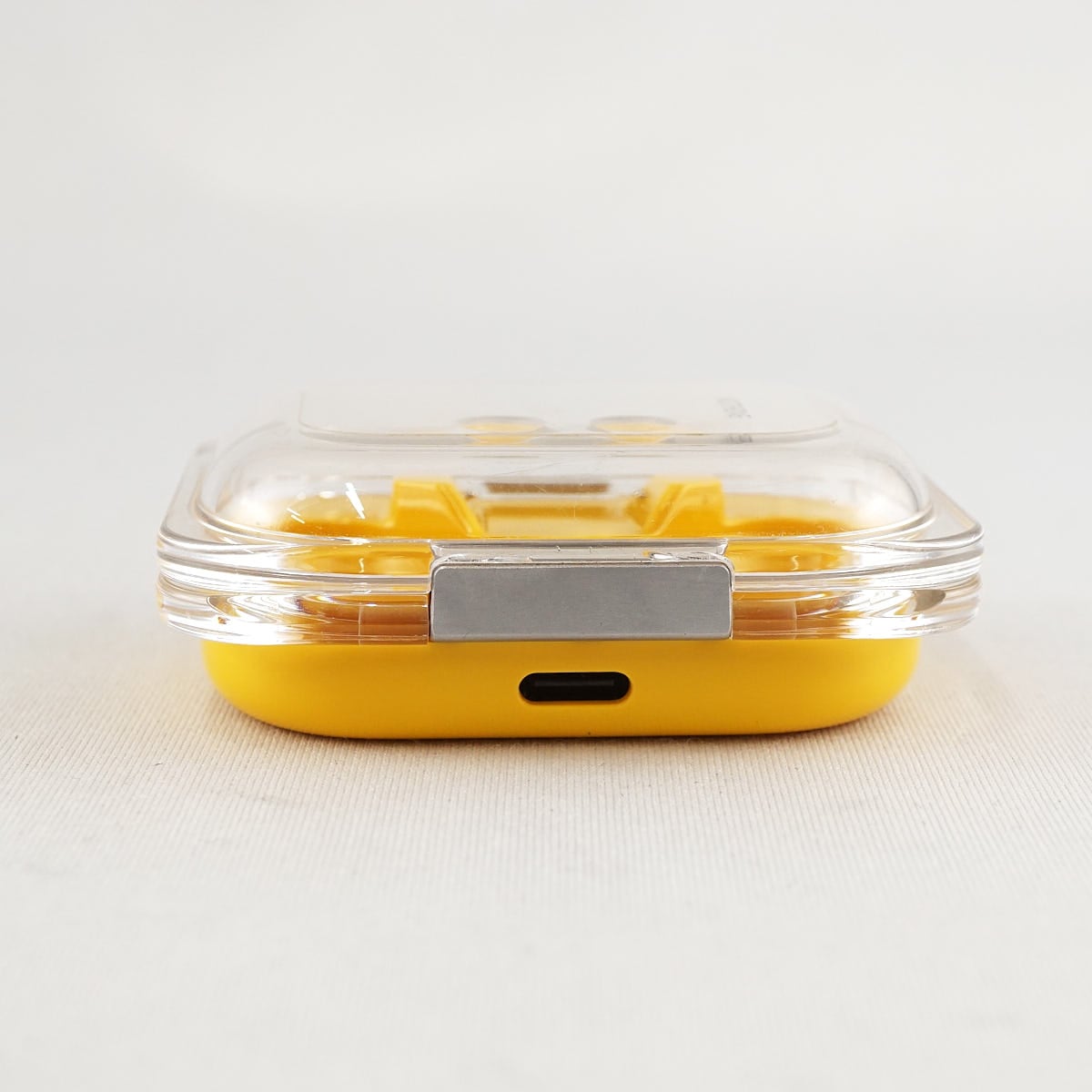 Nothing ear (a) 充電ケースのみ USED美品 充電器 チャージングケース