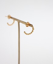 シングルドットハーフフープピアス/023027