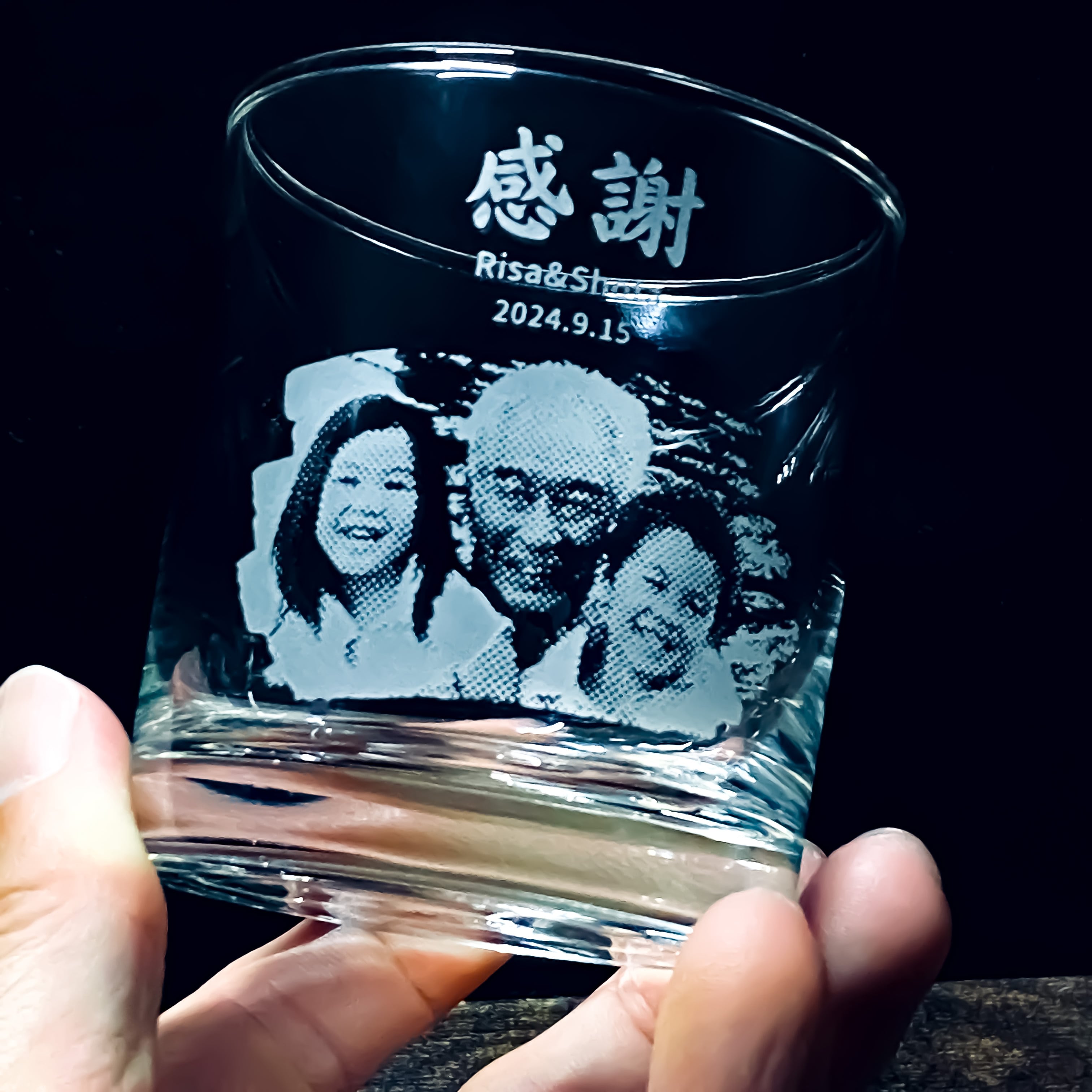 メモリーグラス ロックグラスに写真を彫刻 | kprogress