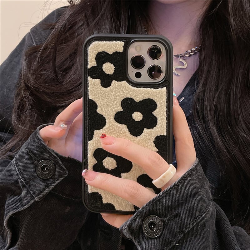 大人可愛い◎ブラックフラワー ニット iPhone16 タオルみたい ふわふわ
