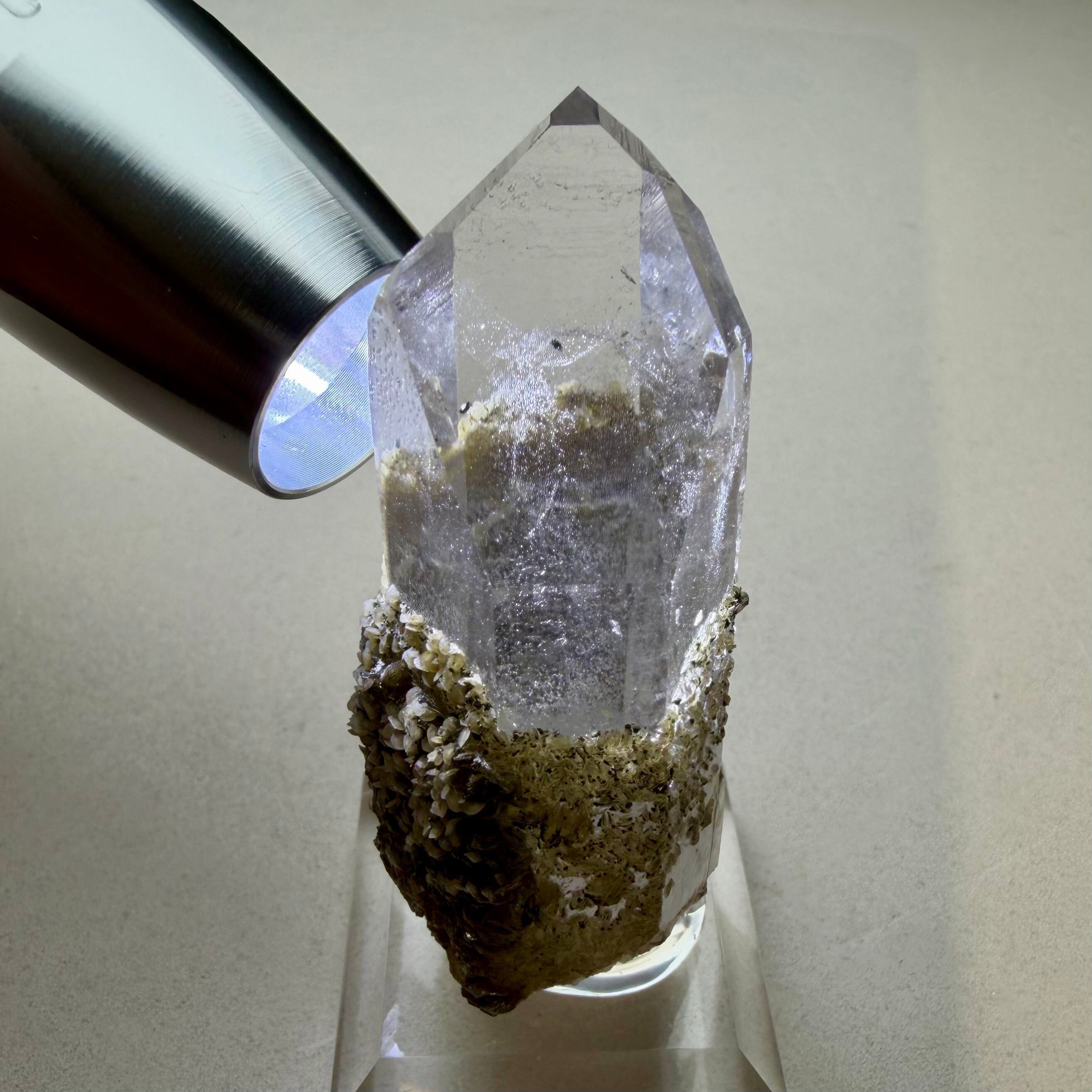 クォーツ / マスコバイト【Quartz with Muscovite】ポルトガル産