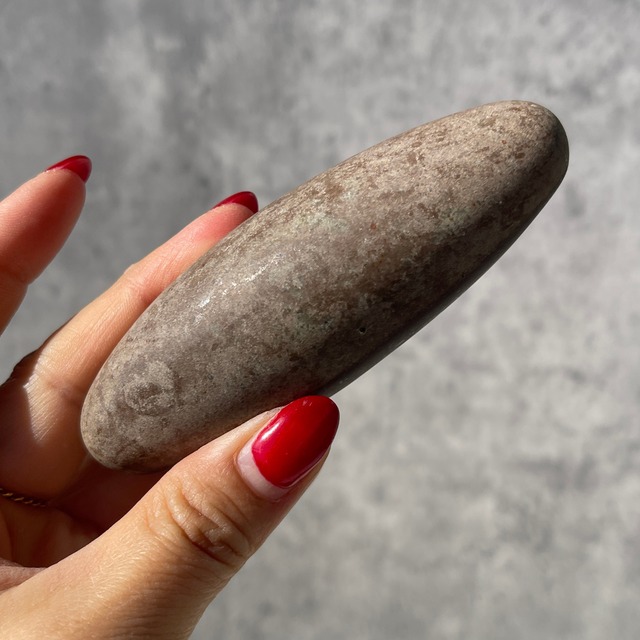 インド・ナマダ川【クリプトクリスタリンクォーツ（シバリンガム）】リンガム ① 鉱物 天然石 パワーストーン