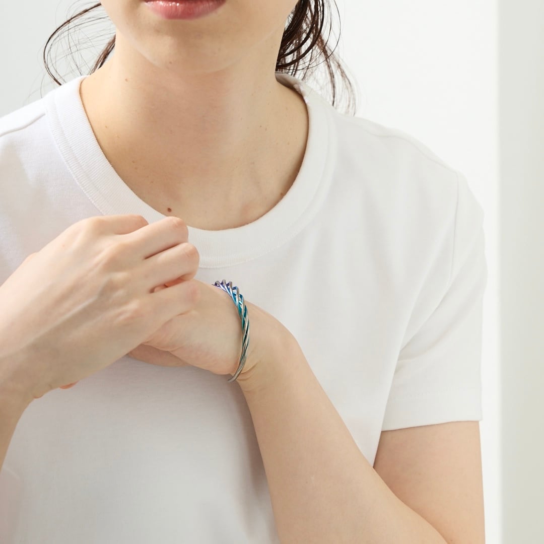 チタン製バングル 巡る | Arikata － チタンを使った色鮮やかな