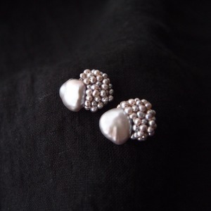【真珠の刺繍ピアス】baroque pearl × seed pearl(gray)large