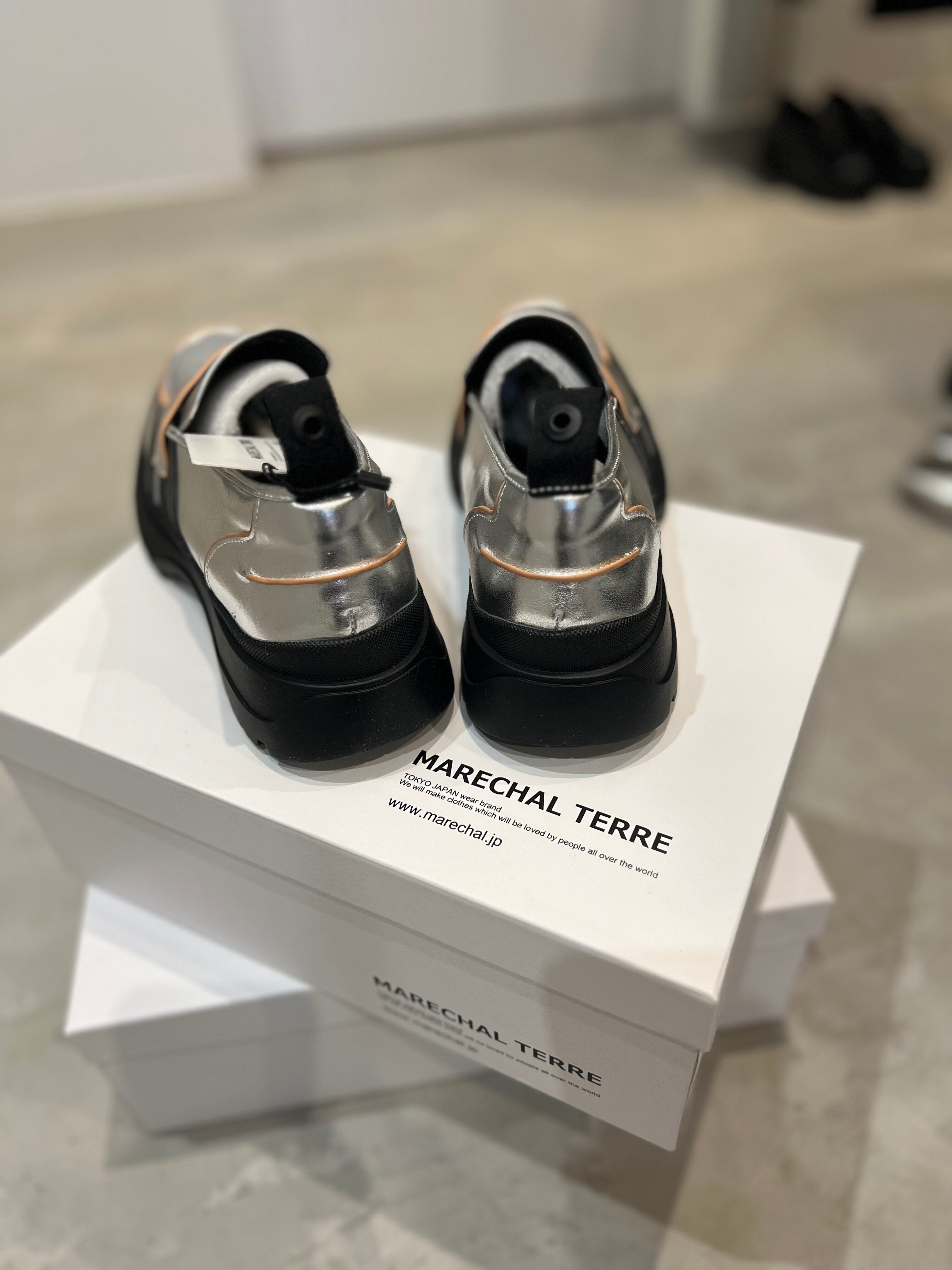 【MARECHAL TERRE】ライン入りローファー