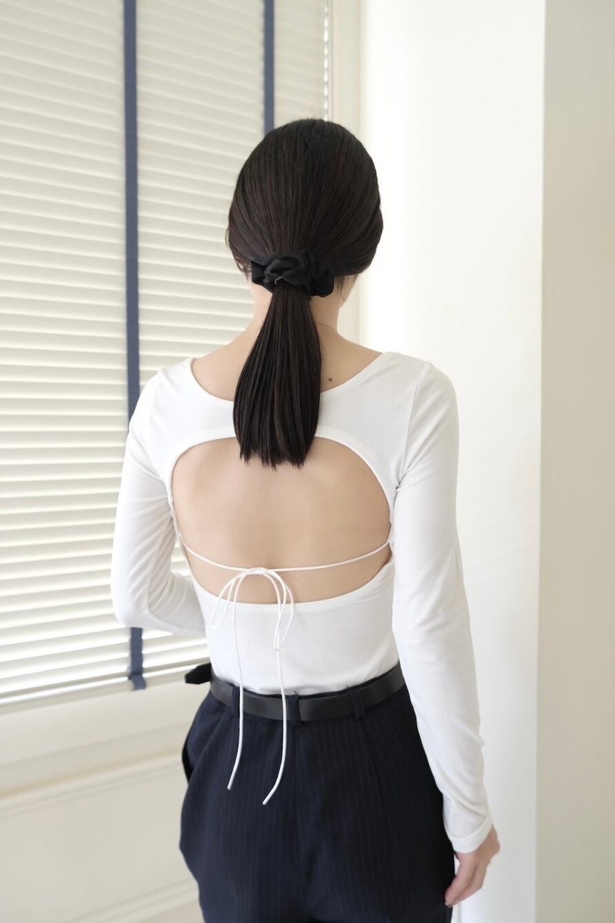 determ; 】Collagen Open Back Top | theour 