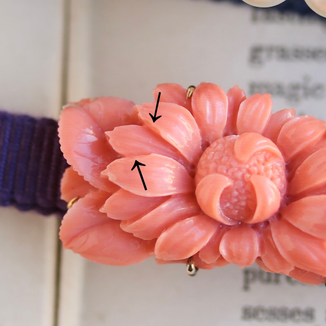 服部時計店 K9 桃色珊瑚 花彫刻 菊 アンティーク帯留 戦前 | Pay ID
